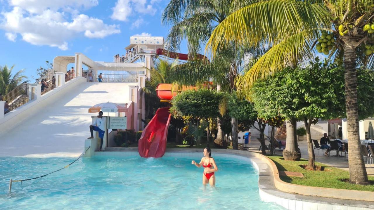 Thermas Lacqua Diroma Com Piscina De Ondas Gratis 24Horas Caldas Novas Bagian luar foto