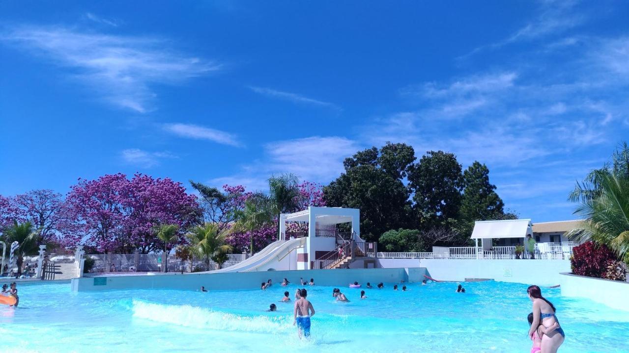Thermas Lacqua Diroma Com Piscina De Ondas Gratis 24Horas Caldas Novas Bagian luar foto